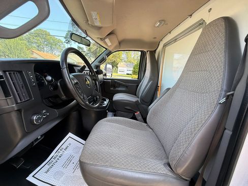 Used 2022 Chevrolet Express 3500 w/ Power Convenience Package RWD image 4