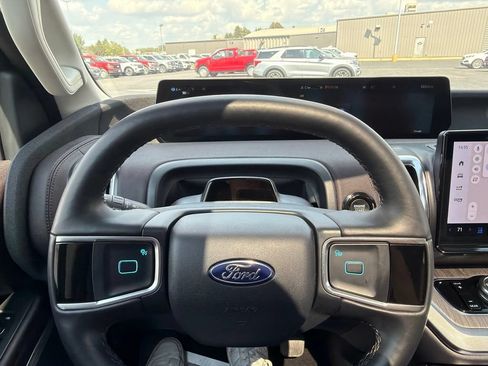 Used 2026 Ford Expedition Platinum w/ Platinum Ultimate Package AWD/4WD image 18