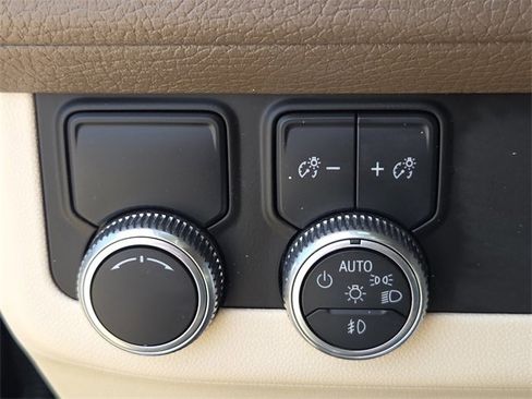 Used 2021 GMC Yukon XL Denali w/ Denali Premium Package image 23