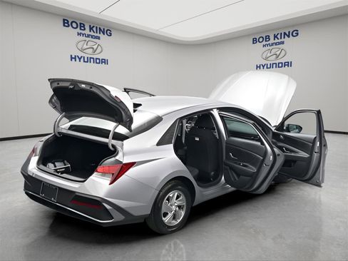 New 2026 Hyundai Elantra SE FWD image 26