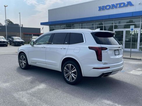 Used 2021 Cadillac XT6 Premium Luxury AWD/4WD image 4