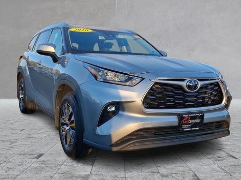 Used 2020 Toyota Highlander XLE image 2