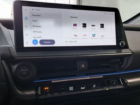 Used 2024 Toyota Prius XLE image 15