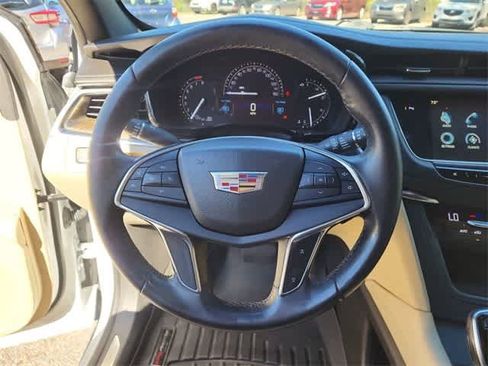 Used 2017 Cadillac XT5 FWD image 20