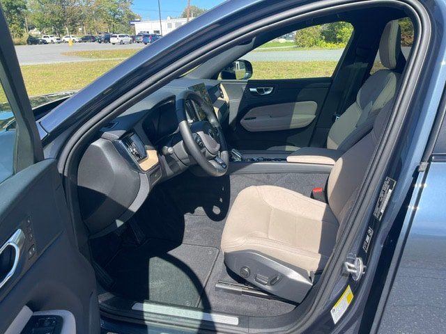 Used 2026 Volvo XC60 B5 Plus AWD/4WD image 7