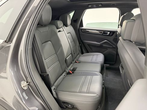 Certified 2023 Porsche Cayenne AWD/4WD image 33