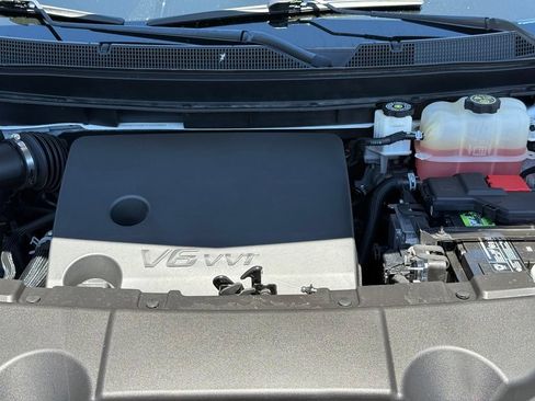 Used 2023 Chevrolet Traverse RS w/ LPO, Floor Liner Package FWD image 10