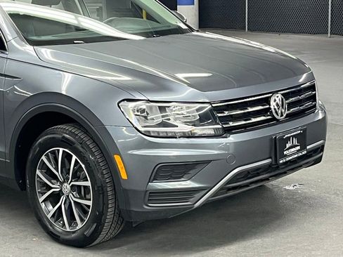 Used 2020 Volkswagen Tiguan SE w/ Panoramic Sunroof Package image 40