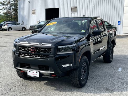 Used 2026 Nissan Frontier PRO-4X AWD/4WD image 3