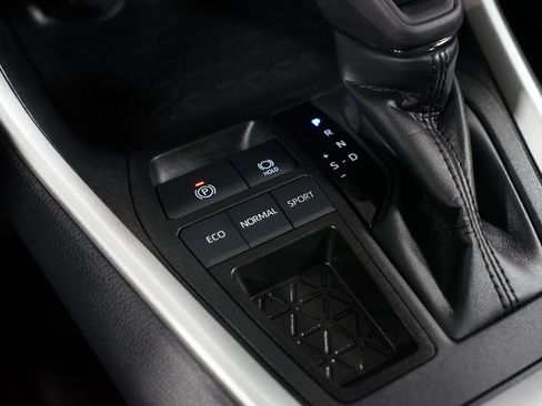 Certified 2025 Toyota RAV4 XLE w/ Convenience Package image 22