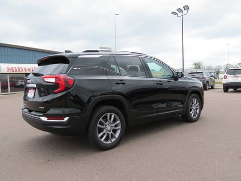 Used 2023 GMC Terrain SLT image 2