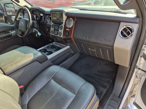 Used 2015 Ford F250 Lariat w/ Lariat Ultimate Package AWD/4WD image 32