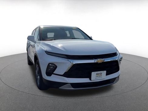 Used 2026 Chevrolet Blazer LT FWD image 3
