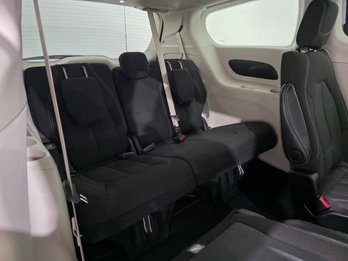 Used 2024 Chrysler Voyager LX image 26