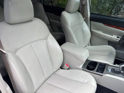 Used 2011 Subaru Outback 3.6R Limited w/ PWR Moonroof Pkg AWD/4WD image 33