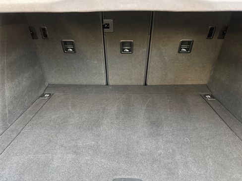 Used 2024 Porsche Macan image 15