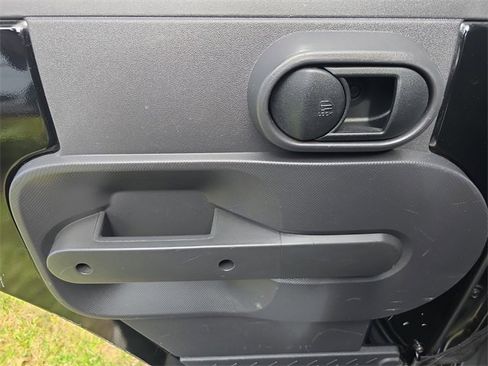 Used 2008 Jeep Wrangler Unlimited Sahara w/ Trailer Tow Group image 8