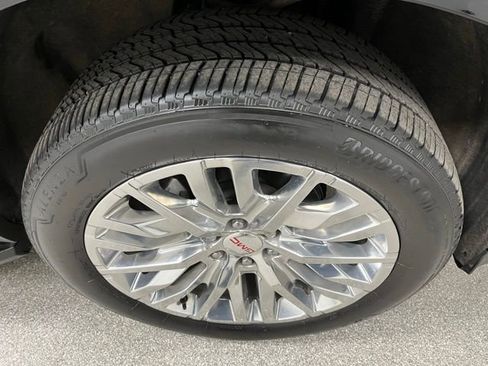 Used 2025 GMC Yukon XL Denali AWD/4WD image 18