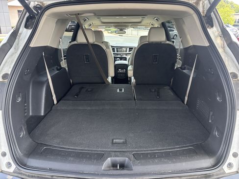 Used 2019 Buick Enclave Essence AWD/4WD image 23