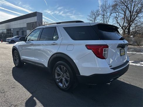 Certified 2022 Ford Explorer XLT w/ Equipment Group 202A image 7