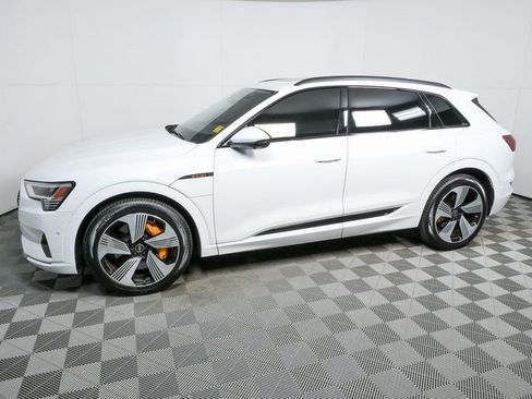 Used 2023 Audi e-tron Premium Plus w/ Premium Plus Package AWD/4WD image 33