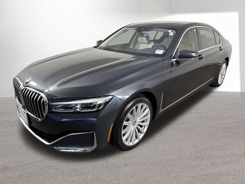 Used 2020 BMW 740i xDrive 740i xDrive w/ Cold Weather Package image 24