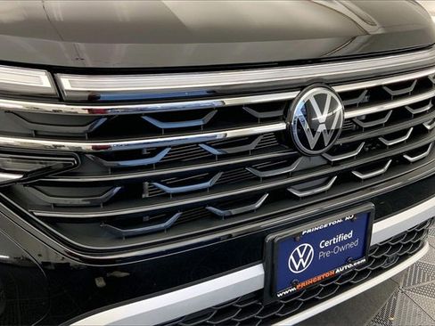 Certified 2025 Volkswagen Atlas Peak Edition SE image 31