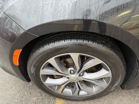 Used 2017 Chrysler Pacifica Limited image 47