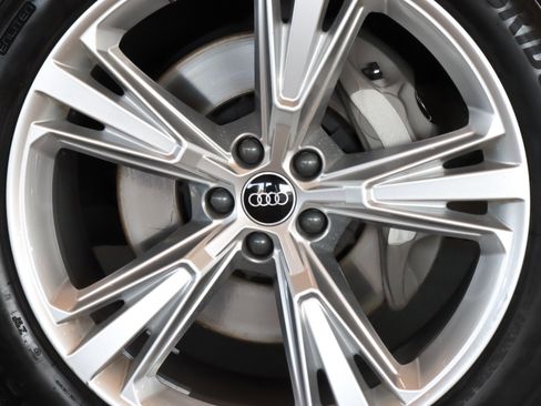 Used 2022 Audi Q8 Premium Plus w/ Premium Plus Package image 7