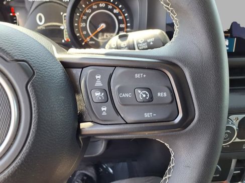 Used 2025 Jeep Wrangler Unlimited Rubicon AWD/4WD image 15