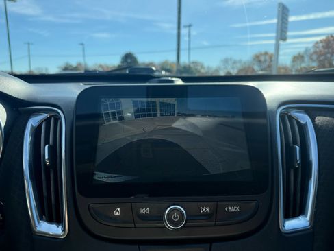 Used 2018 Chevrolet Malibu LT image 21