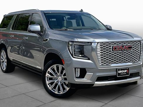 Used 2023 GMC Yukon XL Denali image 3
