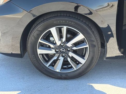 Used 2025 Nissan Versa SV FWD image 27