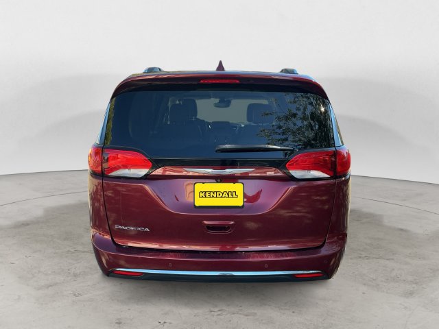 Used 2017 Chrysler Pacifica Touring-L Plus w/ Advanced Safetytec Group FWD image 4