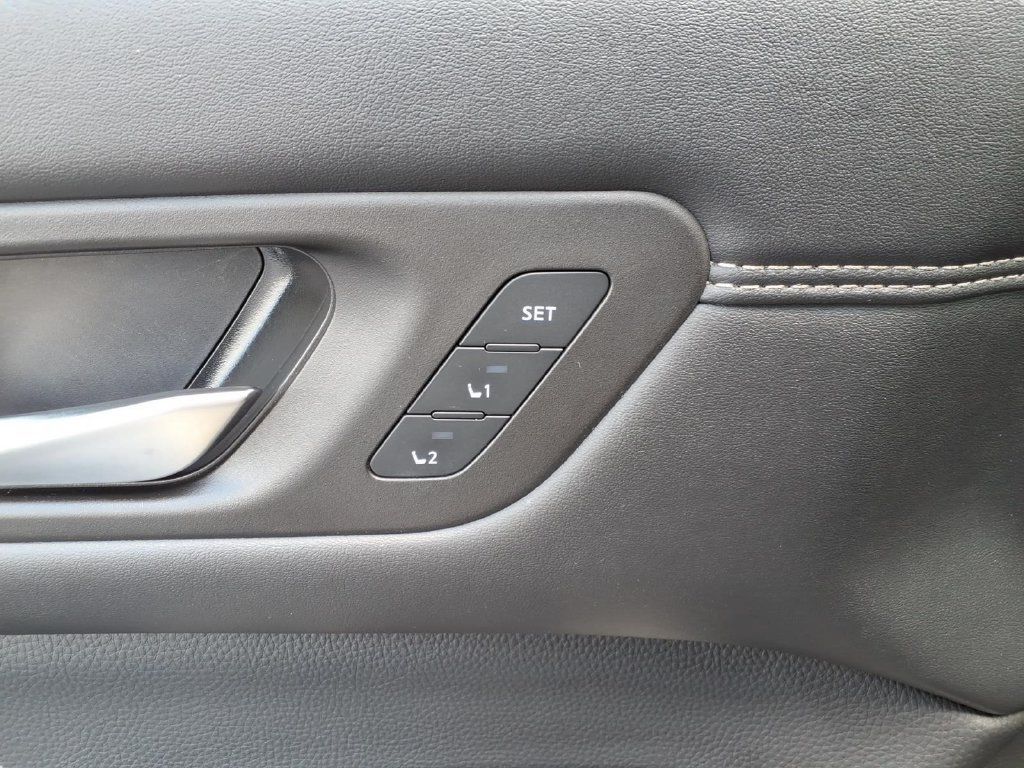 Used 2024 Nissan Pathfinder Platinum FWD image 16