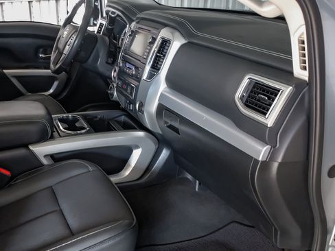 Used 2019 Nissan Titan PRO-4X image 12