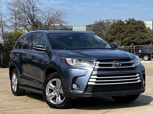 Used 2018 Toyota Highlander Limited image 2