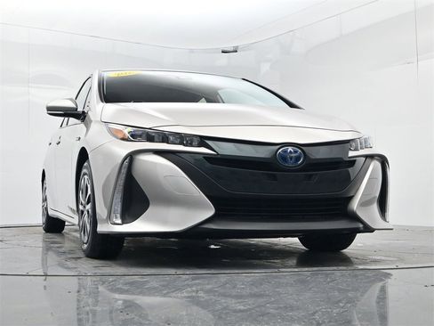 Used 2020 Toyota Prius Prime XLE image 35