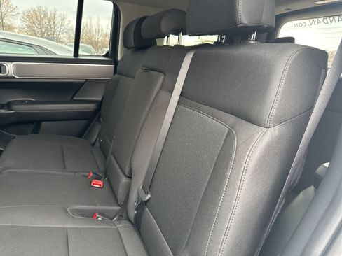 Used 2025 Hyundai Santa Fe SE AWD/4WD image 17