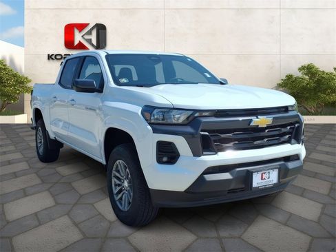Used 2024 Chevrolet Colorado LT w/ LT Convenience Package II image 3