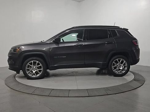 Used 2022 Jeep Compass Latitude w/ Mopar Graphics Package AWD/4WD image 2