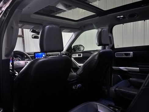 Used 2021 Ford Explorer Limited w/ Equipment Group 301A RWD image 9