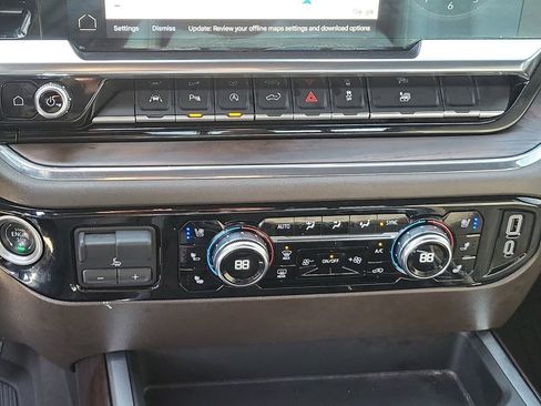 Used 2024 GMC Sierra 1500 SLT w/ SLT Premium Plus Package image 34