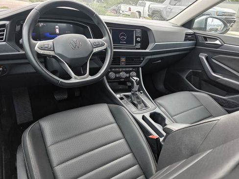 Used 2024 Volkswagen Jetta SE FWD image 9