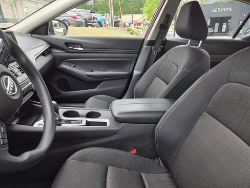 Used 2025 Nissan Altima 2.5 SV FWD image 3