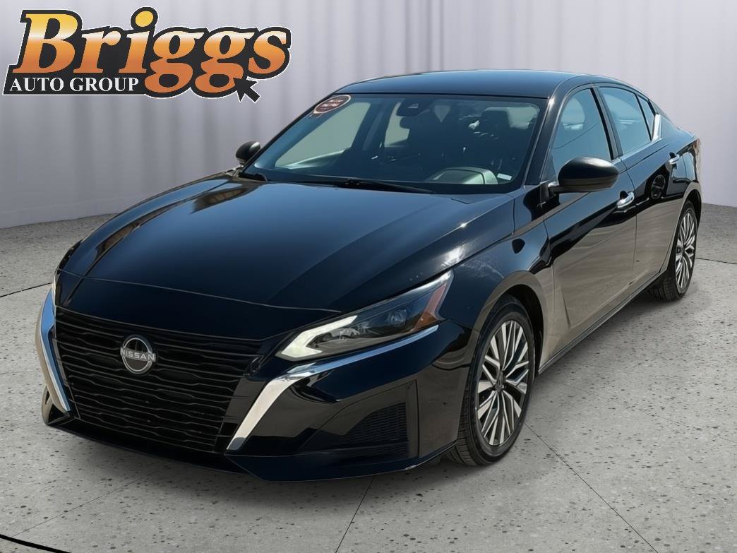 Used 2024 Nissan Altima 2.5 SV FWD image 1