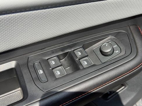 Used 2025 Volkswagen Atlas Peak Edition SE AWD/4WD image 15