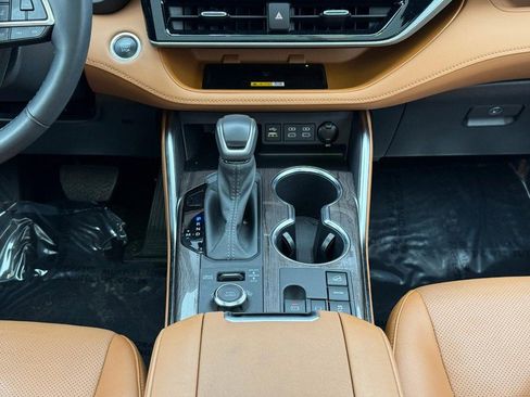 Used 2024 Toyota Highlander Platinum image 20