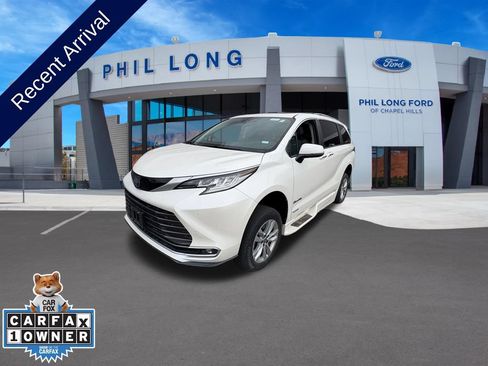 Used 2021 Toyota Sienna Limited FWD image 1