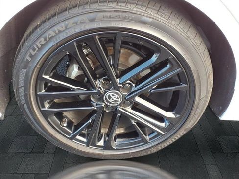 Used 2025 Toyota Camry SE w/ Convenience Package image 10